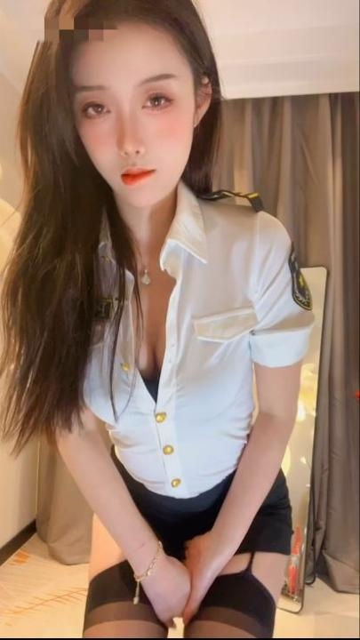 窦窦—女警黑丝爆衣版1V