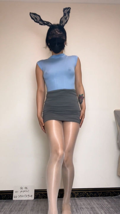 丝袜女神【优优】超清定制12丝袜高跟妈妈的劲爆脱衣舞