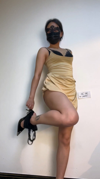 丝袜女神【优优】定制28 黑丝妈妈脱衣舞5分33秒