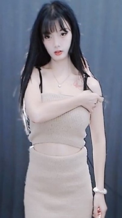 网易CC身材纤细天然巨乳女神【梦甜】极限尺度 定制一部