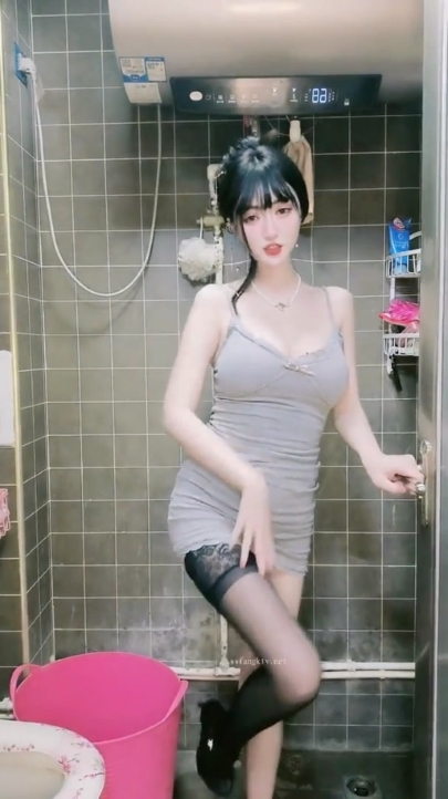 颜值颇高的【你们的花花】超大尺度直播  8V 7小时24分 3.46G