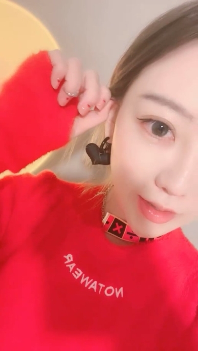 超级粉嫩美女主播【军阀太太】2V 3小时 2.11G