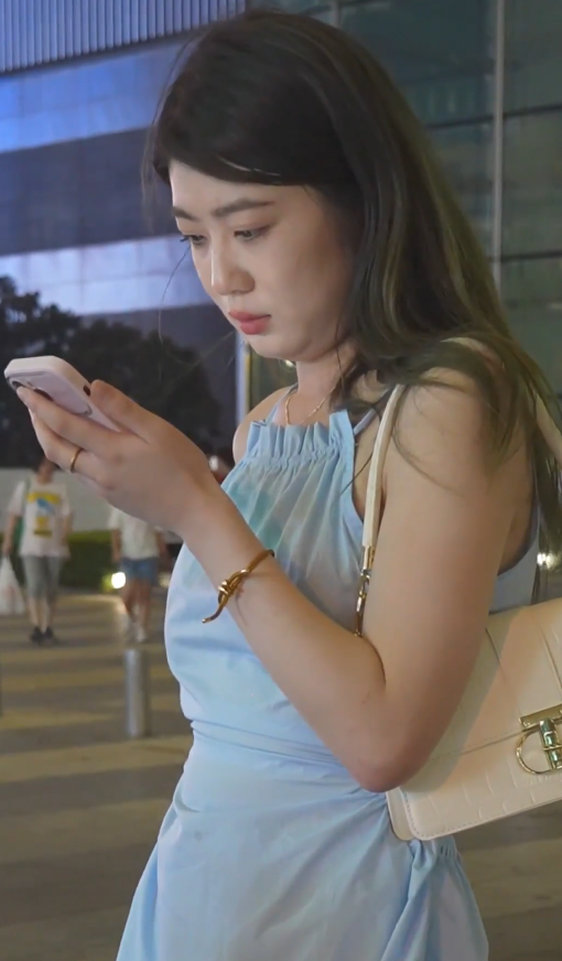 大神TP到好几个不穿内裤就出门的小姐姐 超近距离 1080P 7V