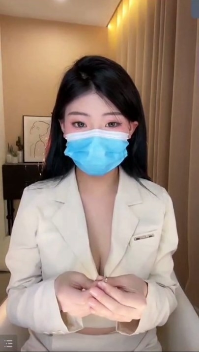 【稀有】抖音网红【莉莉安】4K大尺度1V1流出 1V 5分44秒 822M