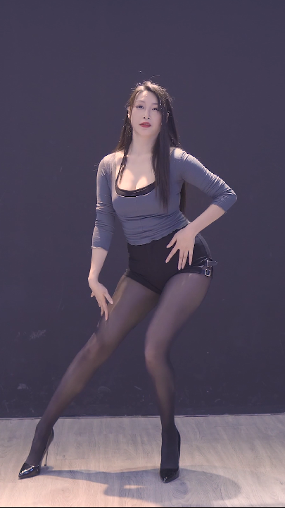 丰乳肥臀黑丝高跟热舞（6）