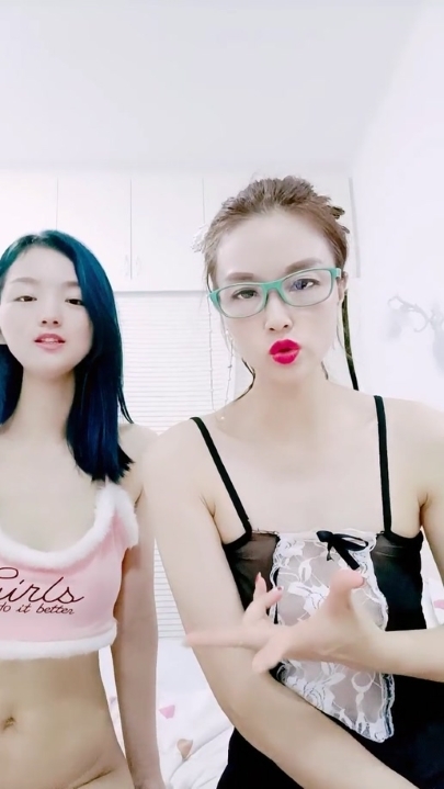 妈妈和女儿大尺度直播 1V 49分钟 560M