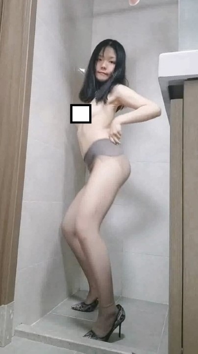 B站UP主两位【小可又鬼畜啦+CErNL】金主定制 11V 15分钟33秒 1.29G