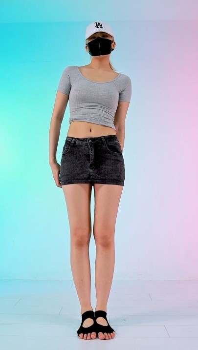 日月俱乐部【阿冲】无内健身操+双模走秀 2V 10分钟 832M