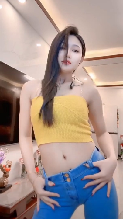 【快手】诗轩 顶级身材 敢漏沟的女主播 舌舞 漏内 抖臀 31v1小时 w0218