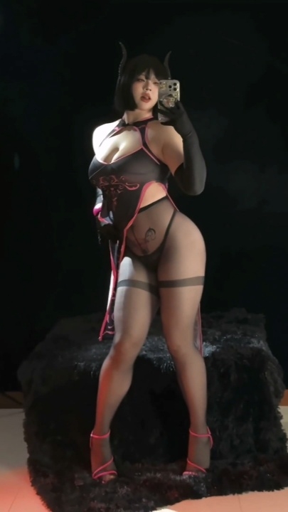 【皮皮奶可可爱了啦】巨乳肥臀 大尺度写真视图 丝袜丁 2v10分 w0311