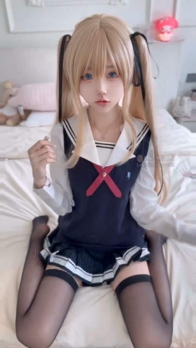 抖音网红绝顶反差cos天生萝莉体【神再佑我璐酱】露三点自慰各种展示 300P 170V 38分钟