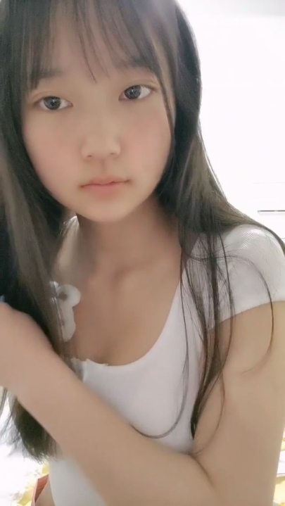 清纯00后大学校花【你的小学妹】直播 3V 2小时52分 3.96G