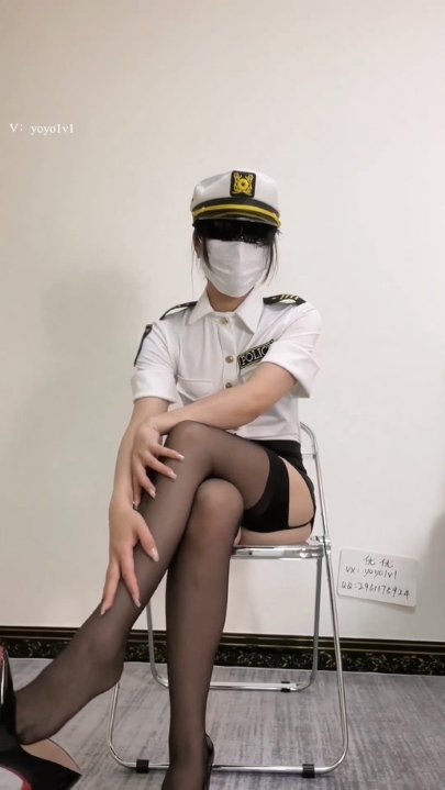 丝袜熟女【优优】私人定制黑丝女警剧情 道具紫薇 1V 18分钟 856M