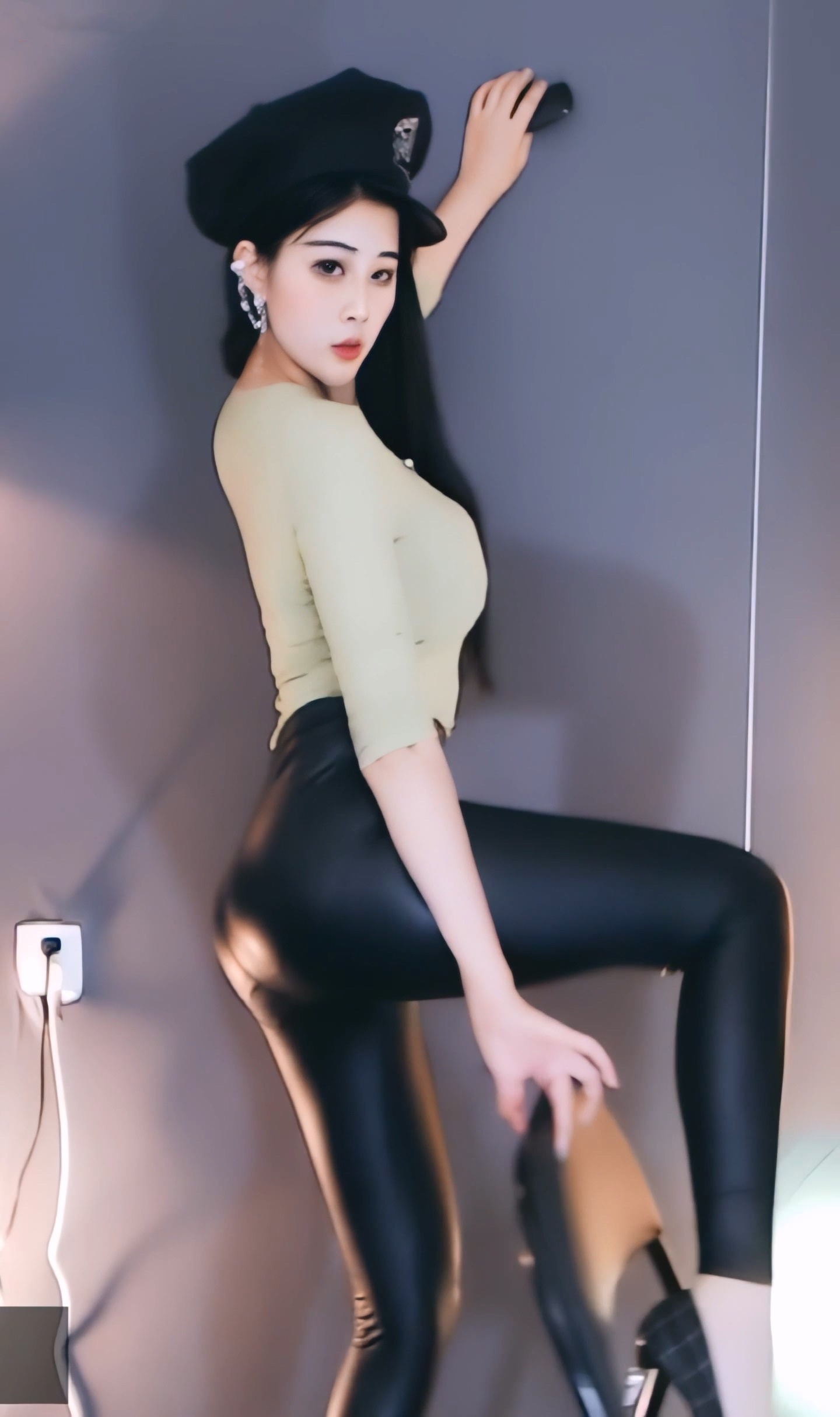 15032905957