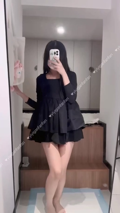 上海00后苗条嫩妹【依宝】付费群福利 131V 1小时42分钟 665M