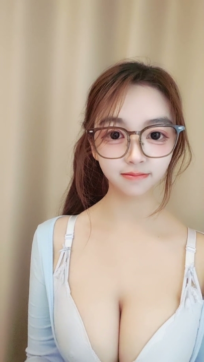 纯美少女神级巨乳【你的草莓蛋糕】下海福利 2V 1小时37分钟 1.6G