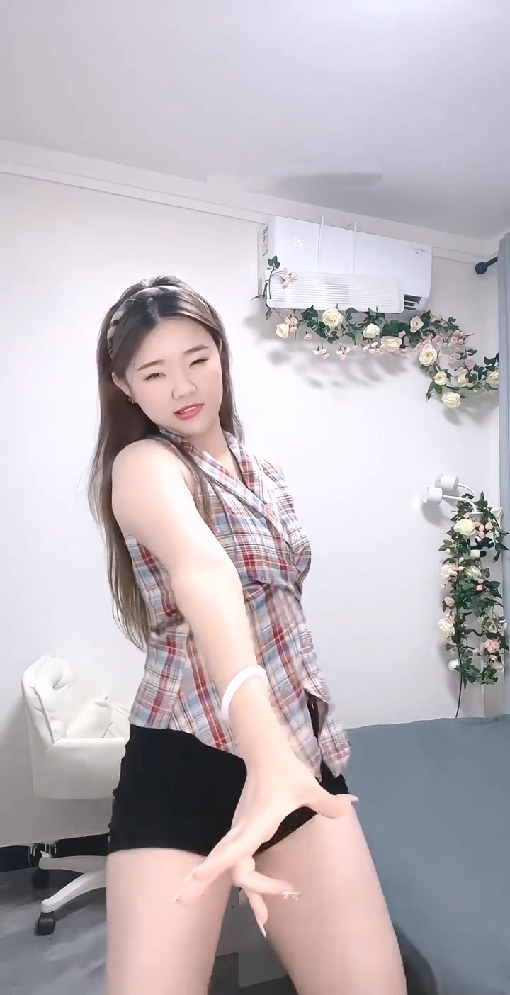 17074935832