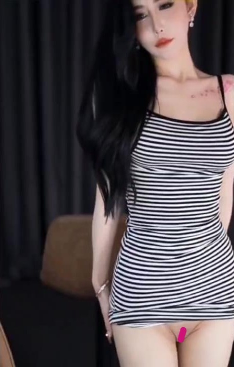 【虎牙重磅】桃一！白虎无毛出镜近距离掰逼自慰细节可见1V