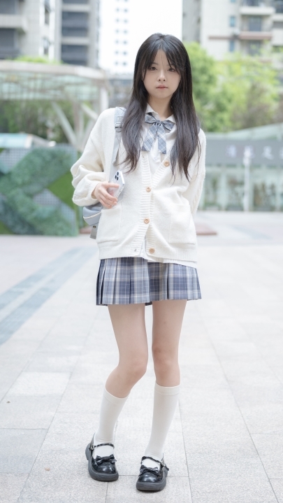 萝莉系 素人渔夫【林书辞黃豆粉】女仆束缚加料版 49P 1V 20分钟 4.2G