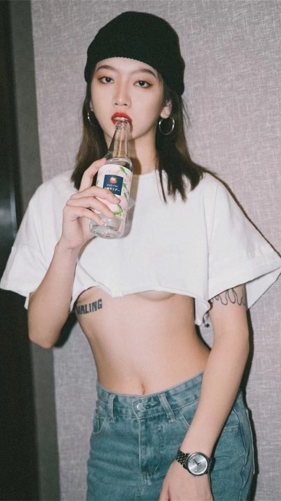 福利姬大尺四合一 380P 28V 42分钟 2.3G