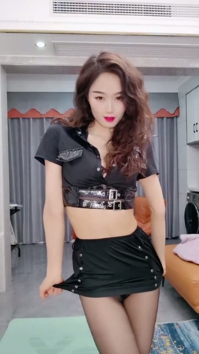 舞蹈老师【小泡泡】精彩直播 闺蜜助力表演 1V 2小时25分钟 2.64G