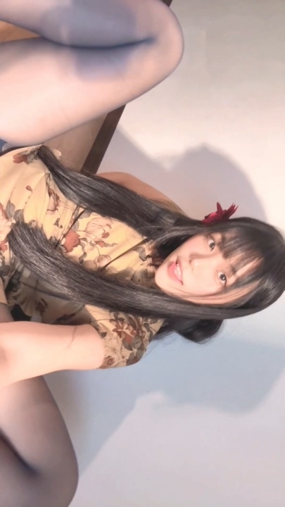 【推特 yum_707玉米】最新VIP专享 开档丝袜 手指紫薇 很骚 2V8分 x427