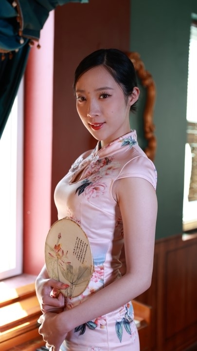 古典旗袍美女私拍 664P 2.67G