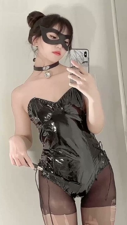 推特62.1万粉丝颜值女神【真真U】粉丝福利 650P 60V 13分钟 717M