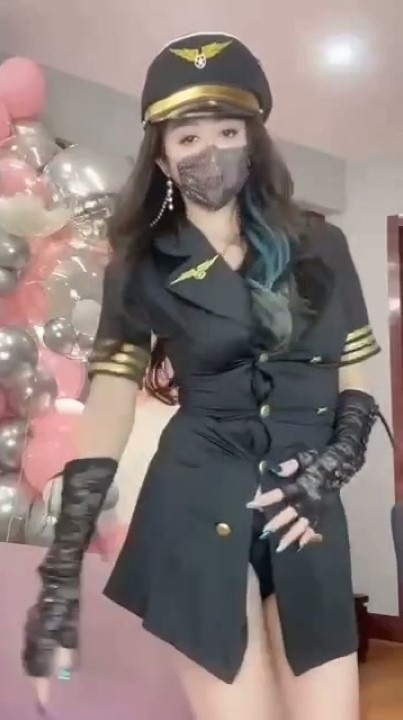 抖音颜值靓女【肉肉天鹅】裸舞 紫薇 4V 20分钟 493M