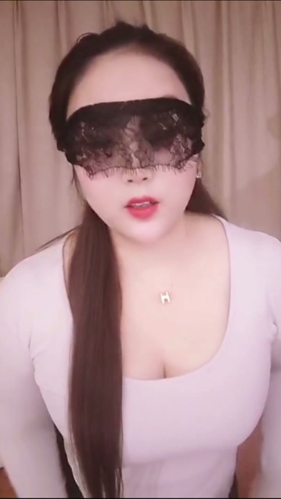 快手骚人妻【甜甜手机店】大奶少毛紫薇喷水 8V 19分钟 533M