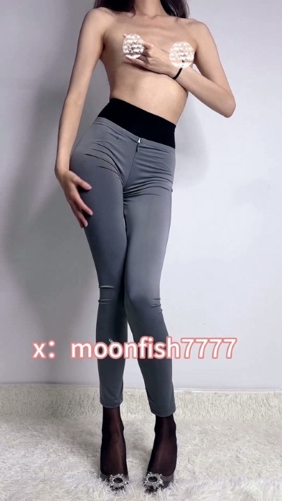 推特福利姬【moonfish橙子】丝袜自慰喷水第2季 16V 2小时52分钟 5.54G