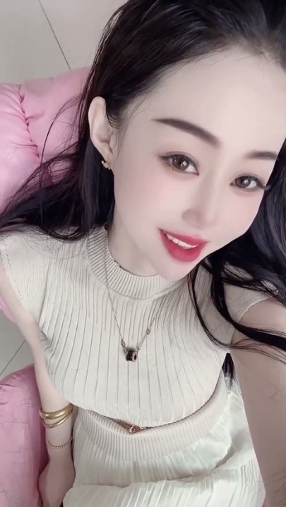 抖音网红极品御姐熟女【思涵】和粉丝互动自慰视频 5V 4分11秒 405M