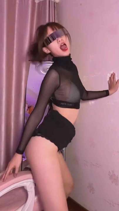 快手 小柒好困困 苗条嫩妹骚舞7V