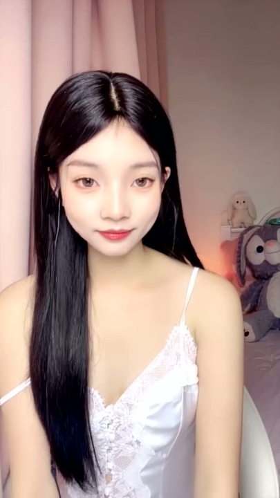 神似李X璐，空乘专业学妹【雪妹】2V 4小时13分钟 2.64G