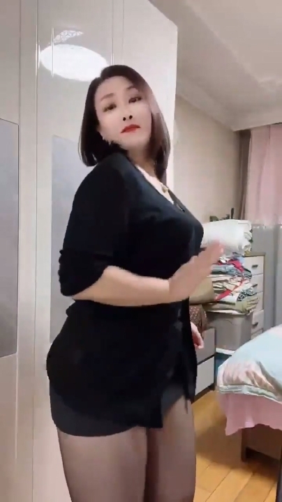 快手极品肉感熟女【诚语慧】】骚舞自慰 9V 19分钟 669M