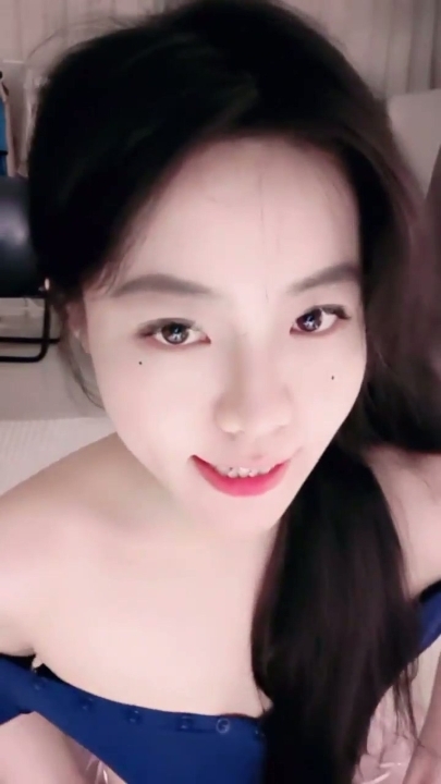 Stripchat美女主播转战国内【小猫】顶级颜值 全身雪白 3V 4小时45分钟 3.41G