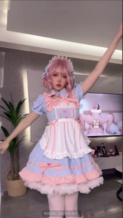 推特【小仙云】10月VIP群变装裸舞怼穴喊麦 55V 31分钟 1.43G