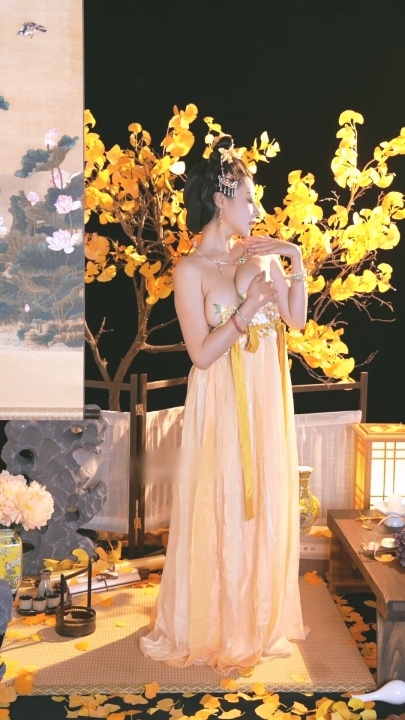 ⚫️中秋劲爆！天然巨乳可盐可甜COSER清纯美少女【奈汐酱】最新付费作品，金笺寄月，超清图片90P+1V 1V3分x544