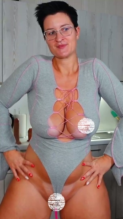 巨乳肉坦【Cjules69】3V 2小时47分钟 3.22G