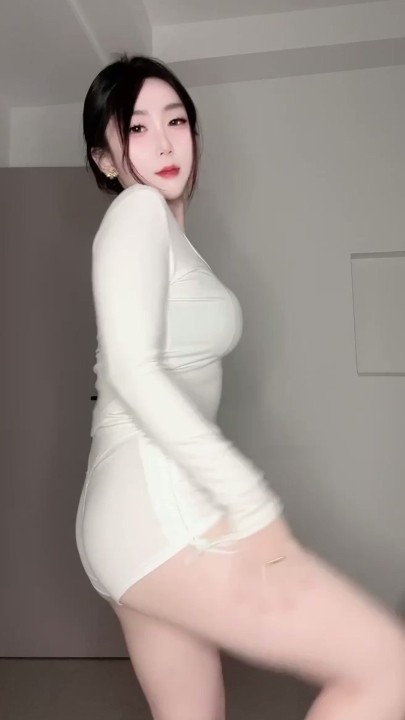 快手【19岁的姨姨】【善良饱饱】热舞紫薇二合一 16V 55分钟 1.14G