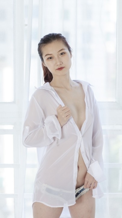 黄X【美菡】大尺度写真 305P 1V 9分钟 4.03G