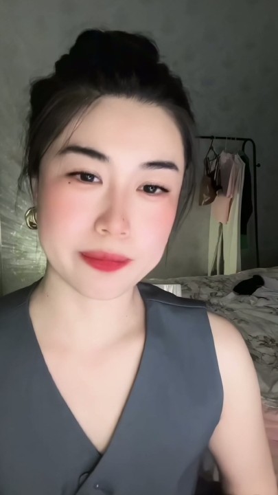 快手骚熟女【ihgdvvh】疯狂露点挑战快手底线，直播三点全露，大尺度掰逼 30V 37分钟 1.75G