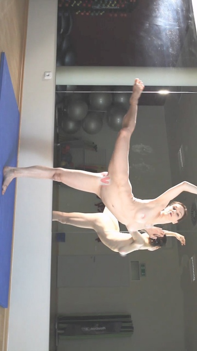 ⚫️一镜到底裸体瑜伽体操运动员镜头前下腰一字马各种高难度动作展示⑵ 1V15分w1504