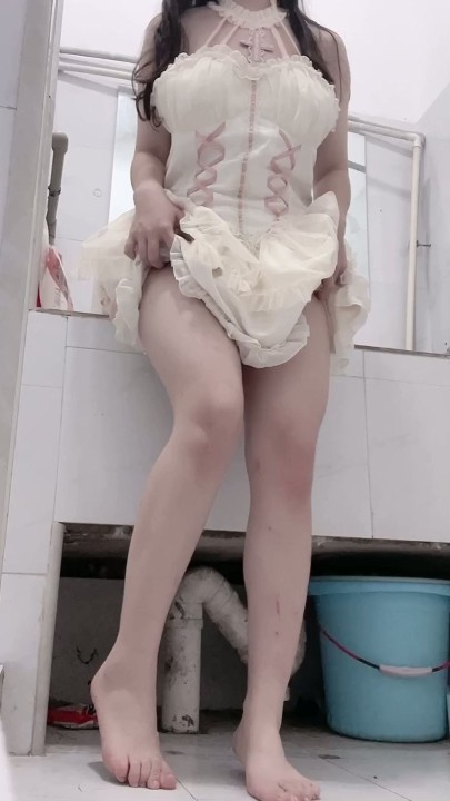 露脸巨乳高颜值大学生【小坦克】宿舍自慰，户外露出合集 138V 2小时35分 3.12G