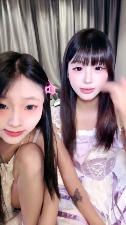 叛逆少女【05新人妹妹】 和闺蜜一起发骚 疯狂扣穴 道具自慰 2小时20分 1.01G