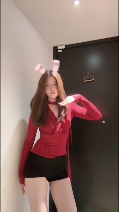 美女模特气质御姐【小烨】裸舞动感起飞 28V 8分钟 562M