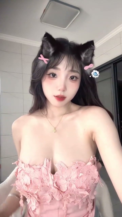 抖音颜值嫩妹【宝贝77】绿茶脸，反差婊，奶圆逼粉合集 342V 1小时 990M