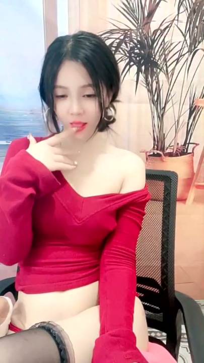 颜值嫩妹【妩媚的琪宝】极品白虎穴，自摸喷水，双穴齐开玩肛塞 8V 5小时 3.98G