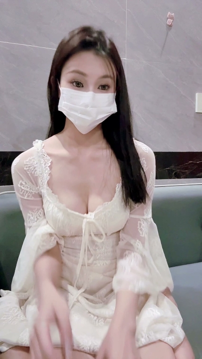 推特极品反差【小巴 xiaoba02】裸舞自慰合集 35V 13分钟 3.35G