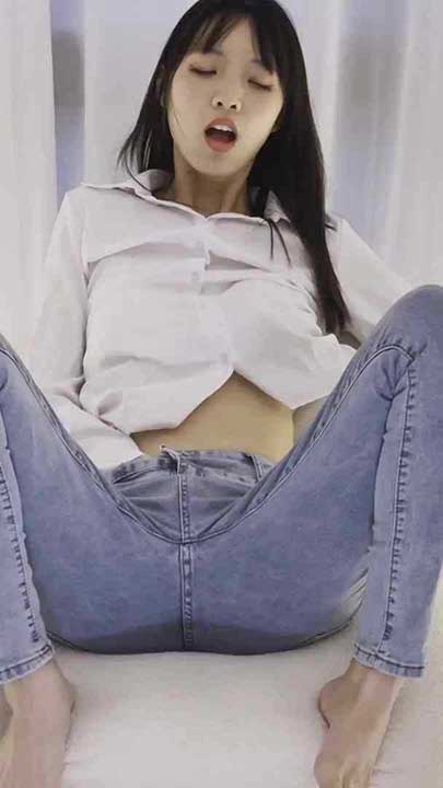 其他 西瓜少女 清纯嫩模，JK制服牛仔开裆道具销魂诱惑1V【1G】